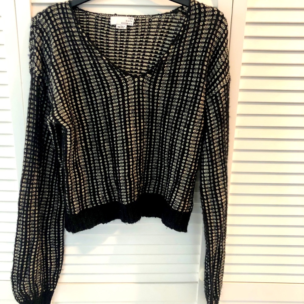 Black and white balloon sleeve sweater